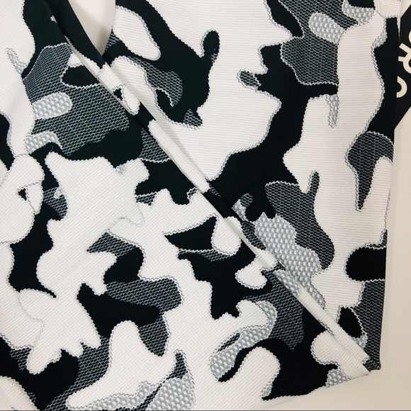 NWT EVCR B/W Camo Print 22" Crop Leggings Black Gray XSmall - Picture 8 of 8